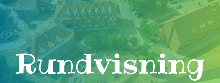 Billedet viser Gørlev Idrætsefterskoles bygninger. Øverst er der et lag, der er gradueret med blå og grøn farve, hvorpå der står "rundvisning".