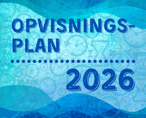 Grafik med teksten ‘Opvisningsplan 2026’ i blå nuancer med abstrakt baggrund og urmotiver.