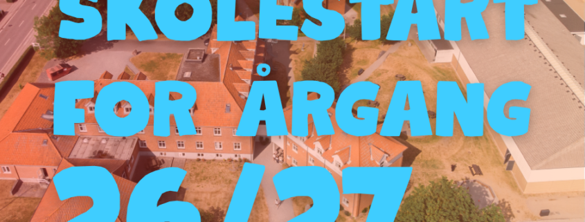 I baggrunden ses et dronefoto af Gørlev Idrætsefterskole. I forgrunden ses teksten: Skolestart for årgang 26/27.